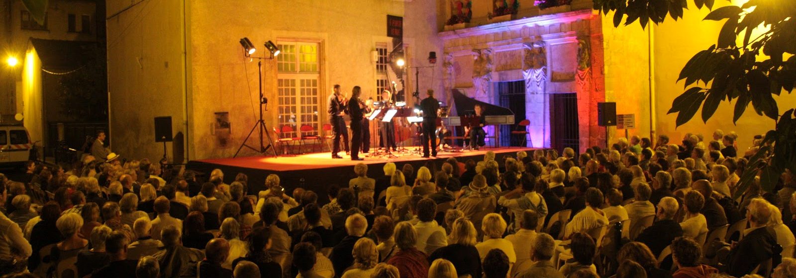 Festival :  « A Portée De Rue » ,  Castres